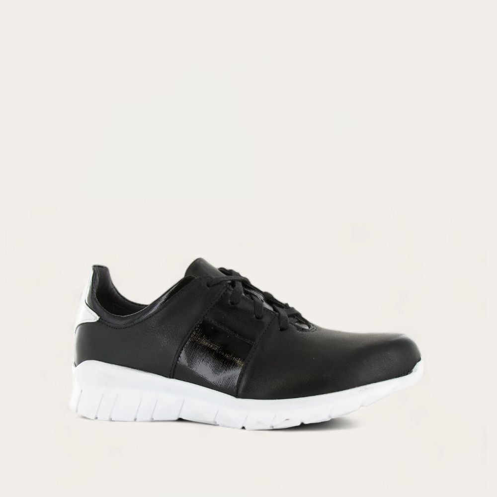 BUZZ-Black_-1_4ae39518-2793-48a1-b990-dafad9e682e1