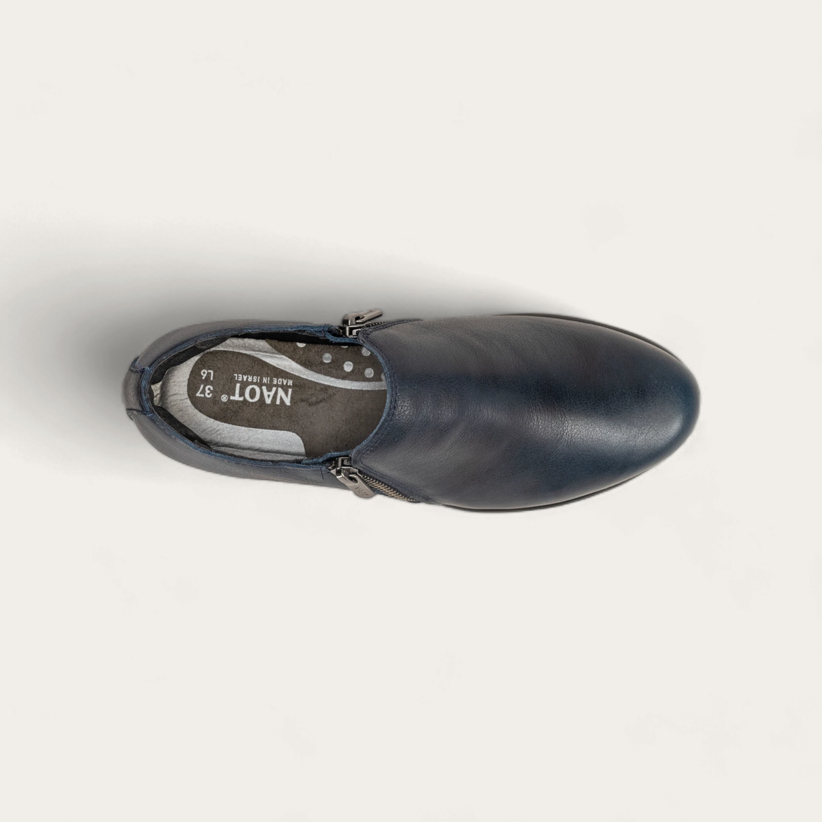 AUTAN-13126-081-3-with-background_bf40a69a-0e27-4e89-9ba9-70b73e9f8d0a