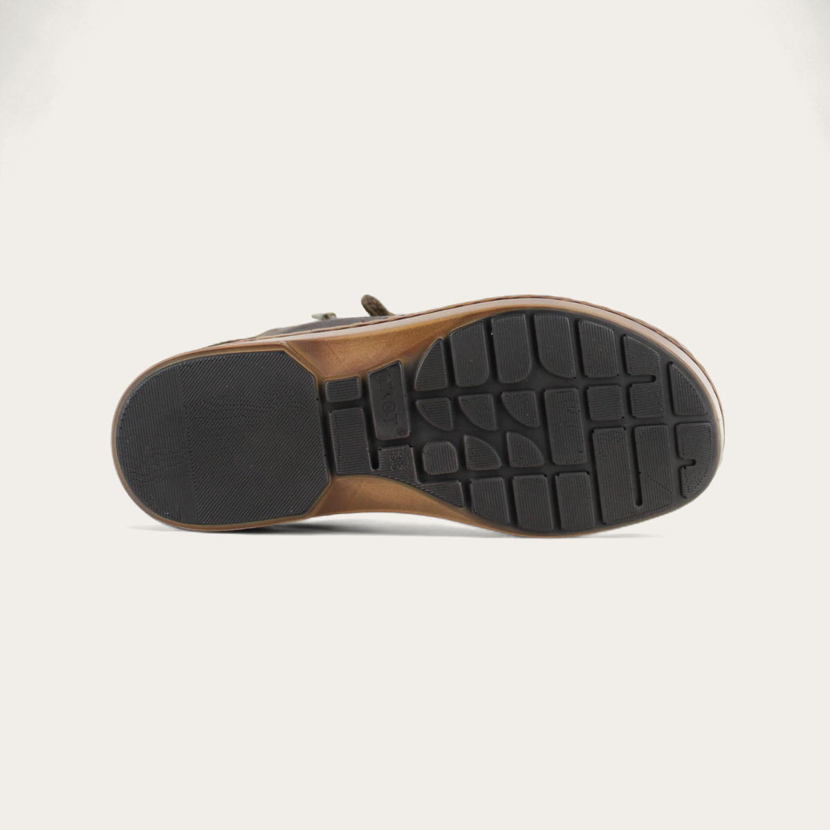 CASTERA-636439-SMI-5-with-background_d68d4e5d-6c82-4120-a780-25811bcd7eee