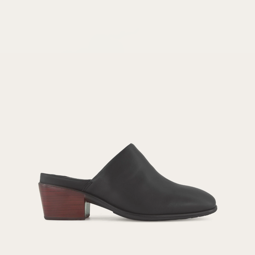 Dedicate-_Jet_Black_Leather_1_f183c1f5-7b04-4180-9be3-88766a42f474