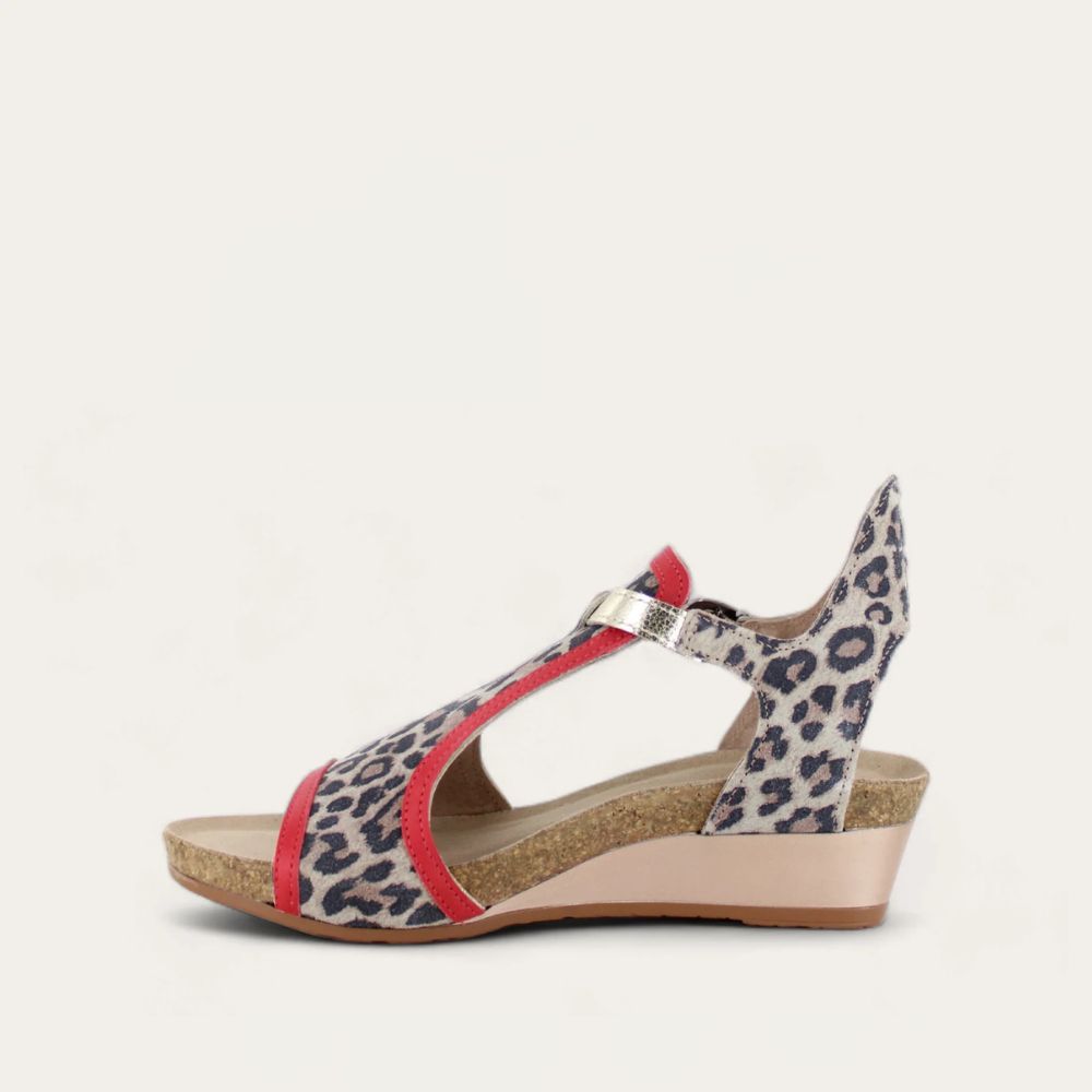 FIONA-Cheetah_Kiss_Red_Gold-2_5c4c7c95-e7ba-4eef-b16c-dbb5d9ce7f65