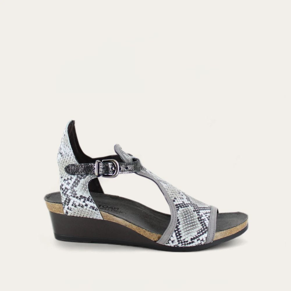 FIONA-Gray_CobrA_Gray_Metallic_Onyx-1_fdb4f1b3-50d5-4557-9349-28c54181e8bd
