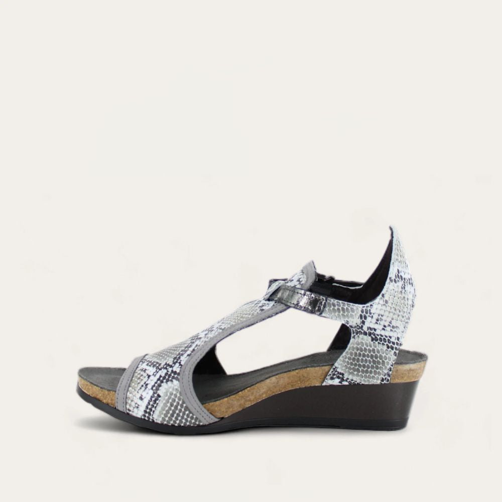 FIONA-Gray_CobrA_Gray_Metallic_Onyx-2_8430fd2c-0072-4190-ad1a-b05e368651d4