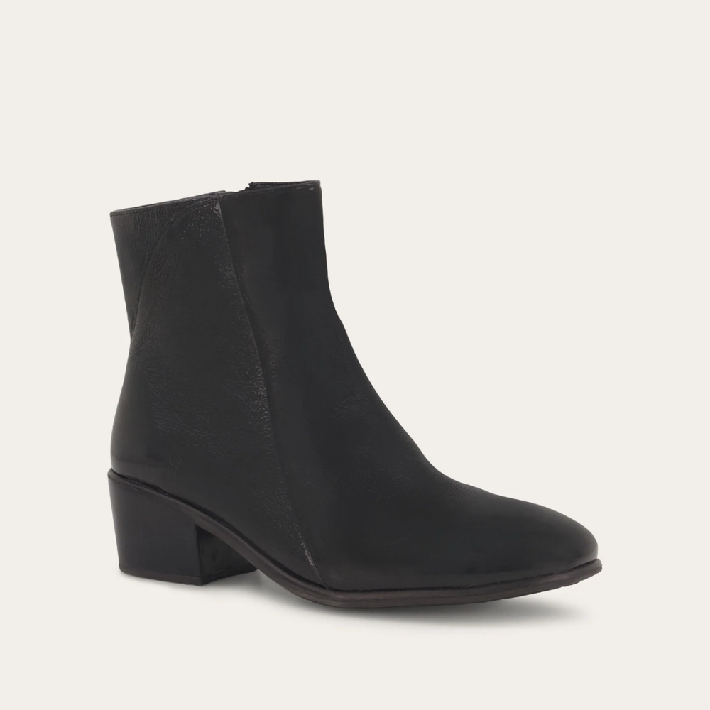 Goodie-_Black_Crinkle_Patent_Leather_2_efc8e186-54eb-4110-a57b-70b0458086d5
