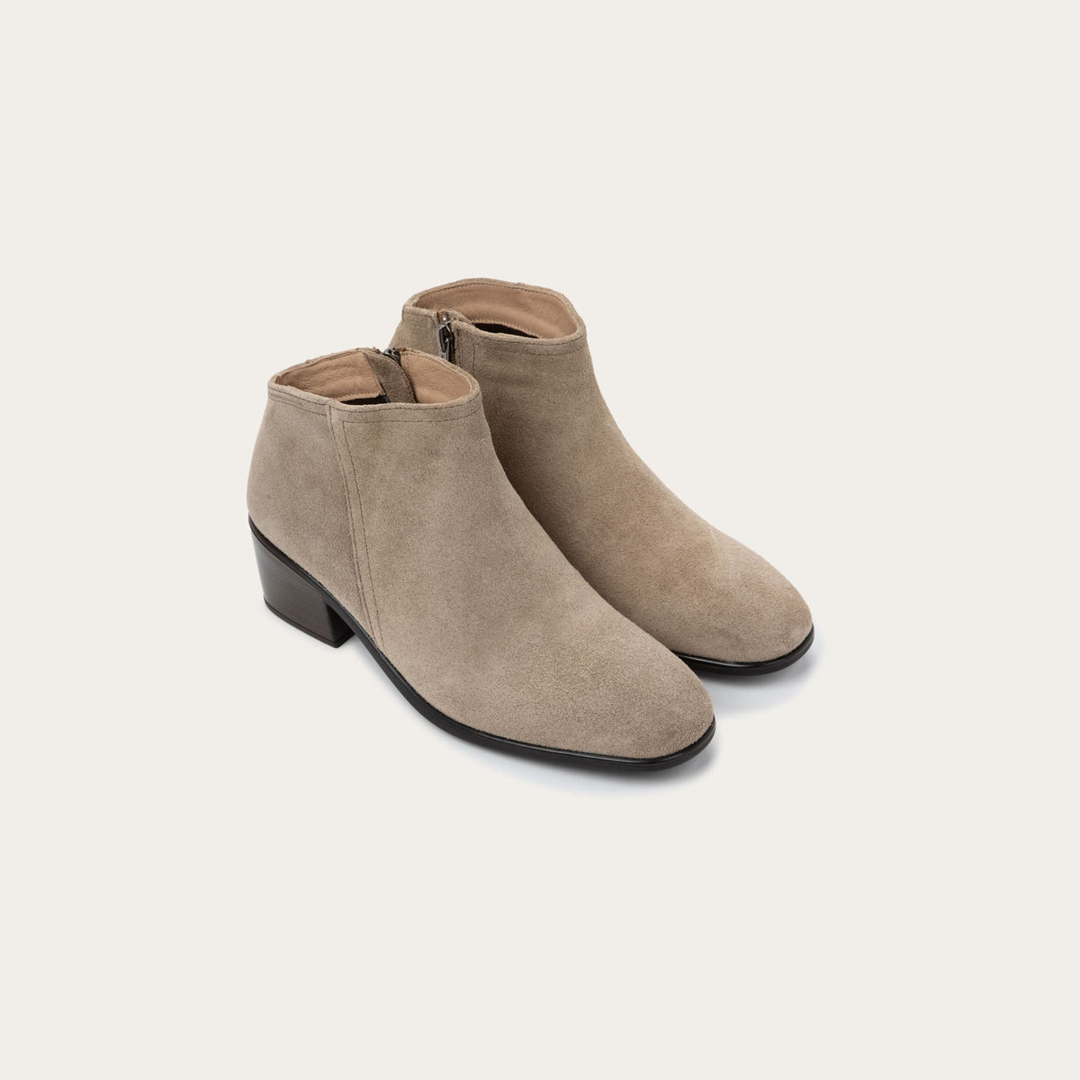 https://cdn.shopify.com/s/files/1/0853/7997/3439/files/HEIR_EE1-5.jpg?v=1753470981