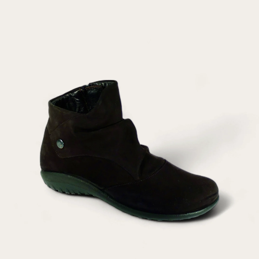 Kahika-_Black_Velvet_Nubuck_5c7c1a49-0cd5-46cb-ae30-c35893dec70d