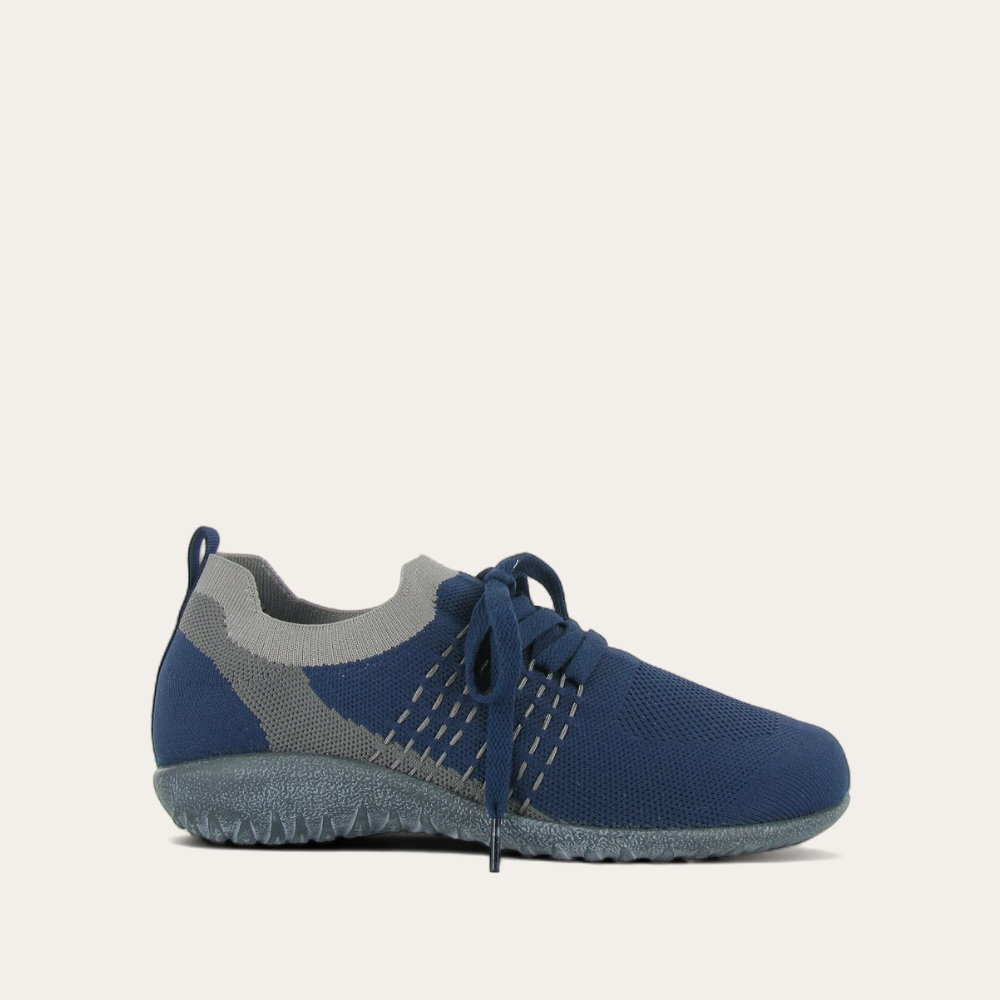 Tama-_Navy_Gray_Knit_1_58d3aee7-ddf0-4667-9d20-874856983c85
