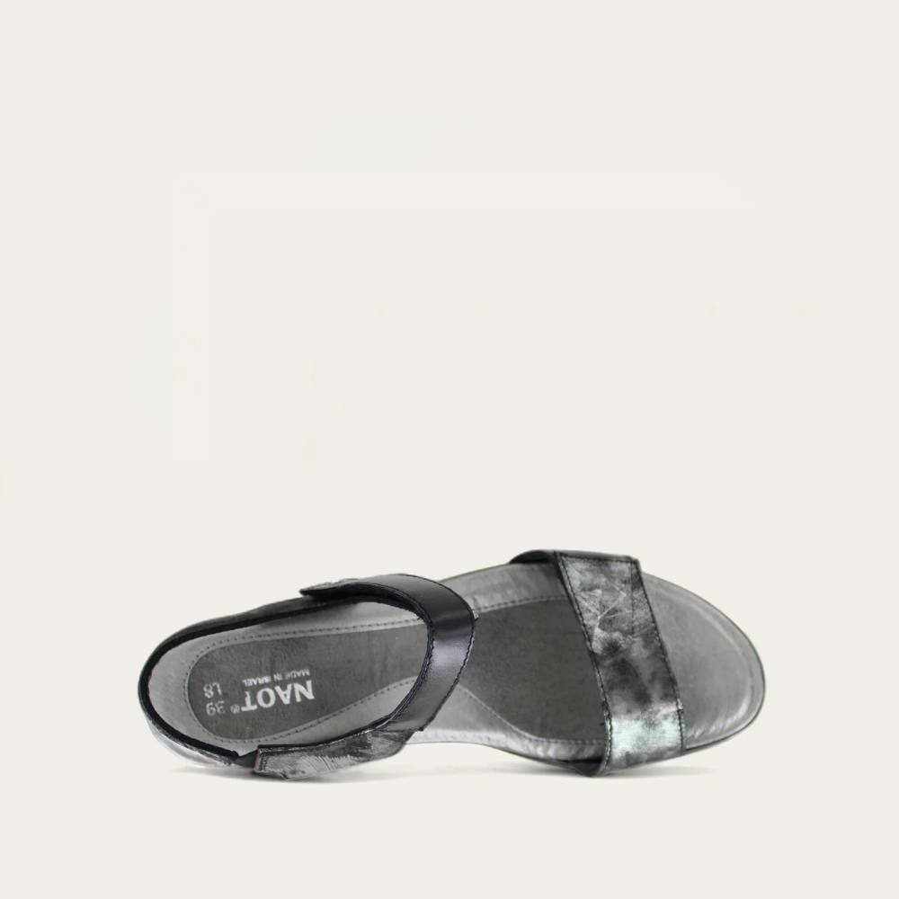 extant_black_2_cc8f4d3e-49c3-498f-8e36-cb22bd22d9cd